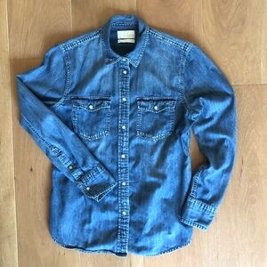 J Crew Womens Slim Fit Chambray Shirt Size 6  **Like-New Condition**